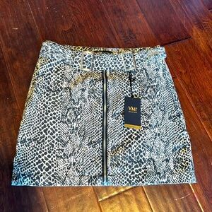 YMI collections miniskirt belted snake print front zipper seaming down back sz29